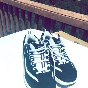 Sketchers 9 1/2 size clean  shape up Shoes